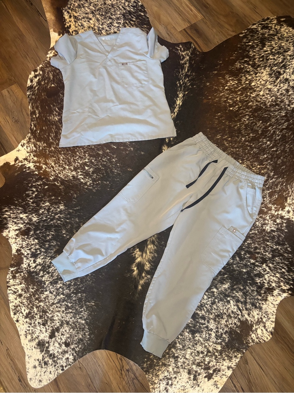 Figs women’s Light Gray Jogger Pants scrub set